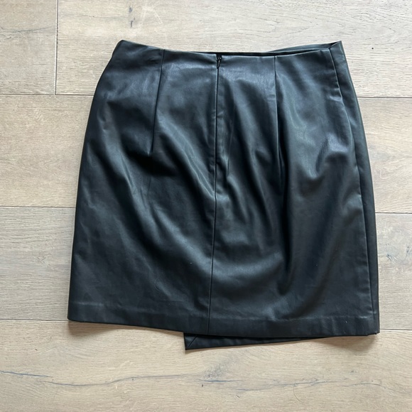 NWT Club Monaco Black Faux Leather skirt size 8 - Picture 5 of 6